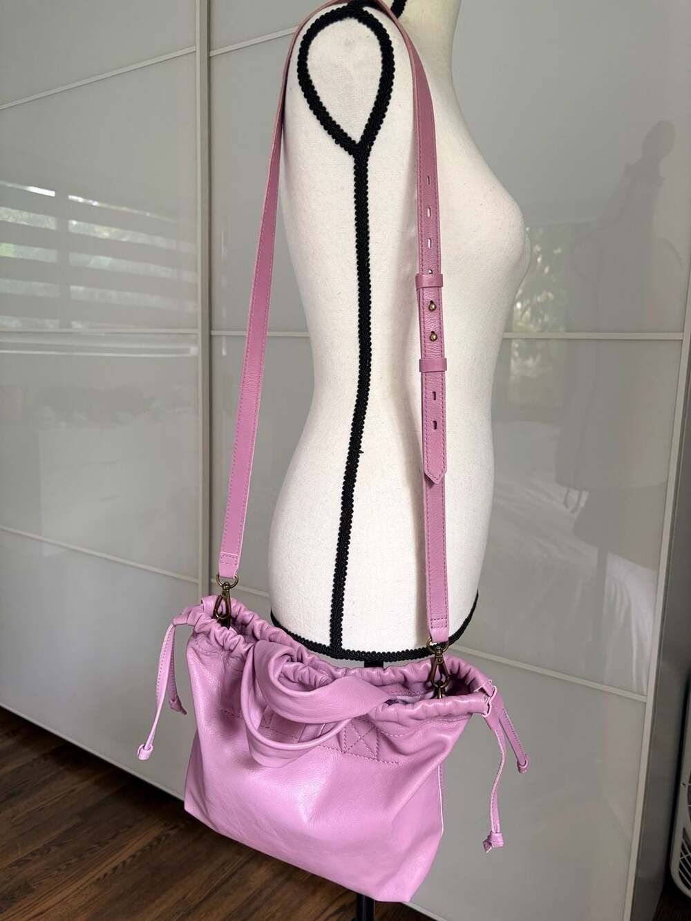 Madewell The Piazza Crossbody Bag in Vibrant Lilac Lavender Leather - Picture 8 of 9